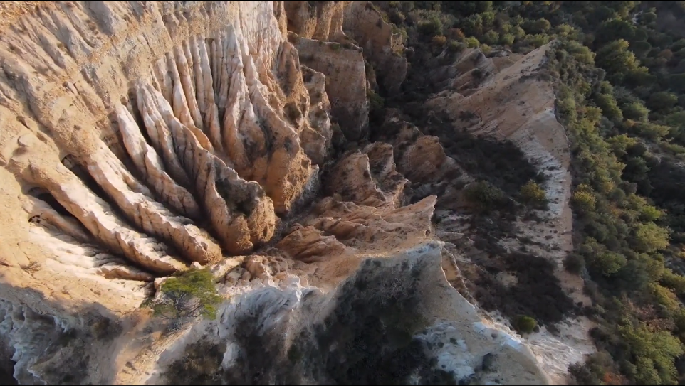 Vue par drone des orgues naturelles d'illes sur têt 